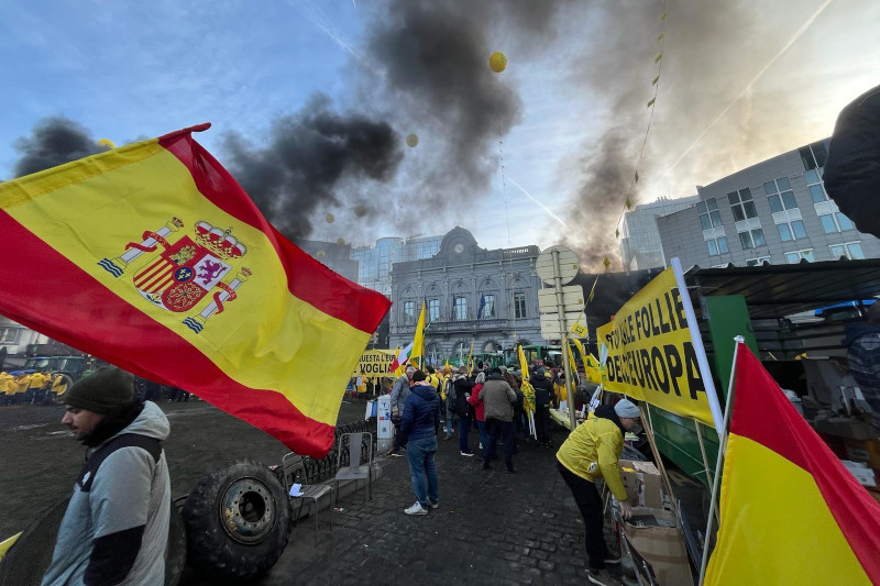 Asaja se une a la protesta agraria europea en Bruselas y anuncia una manifestación masiva el 14 de febrero en España
