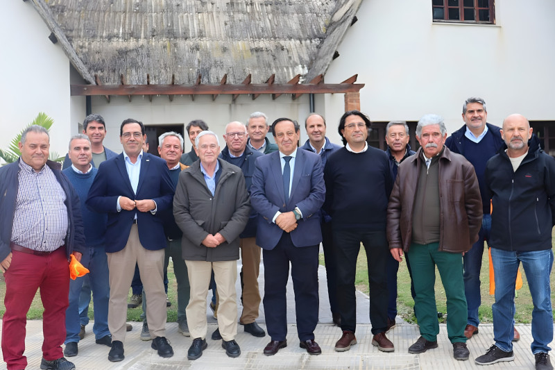 Pedro Barato se suma a la reivindicación de ASAJA Alicante en la defensa del trasvase y se muestra crítico con los aranceles de Trump