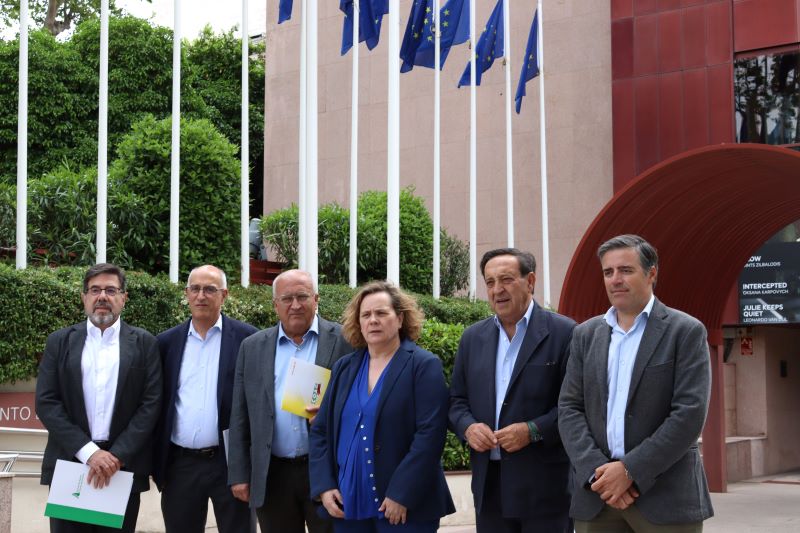 ASAJA entrega el Manifiesto «EL CASTILLO DE NAIPES DE LA UE» para exigir una financiación sólida de la PAC